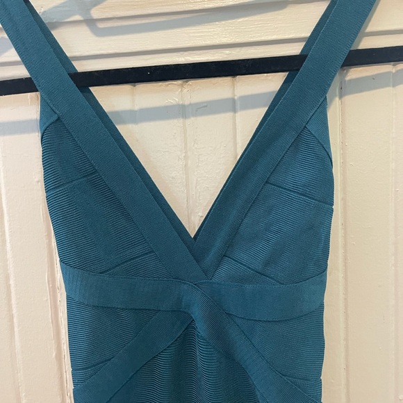 Bebe deep V, cross cross, fitted dress - Picture 3 of 4